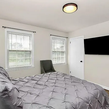Modern Oasis Close To South End Apartment Charlotte