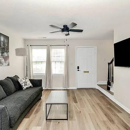 Modern Oasis Close To South End Apartment
