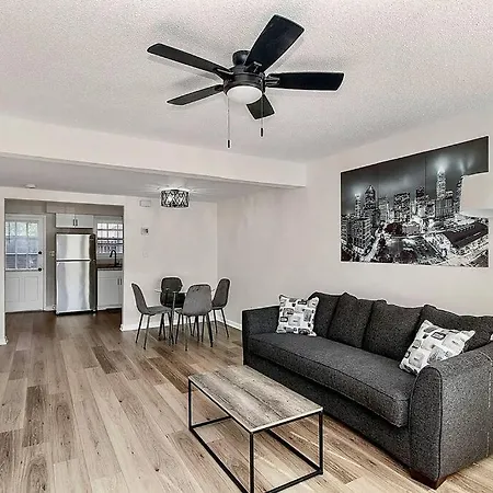 Modern Oasis Close To South End Apartment