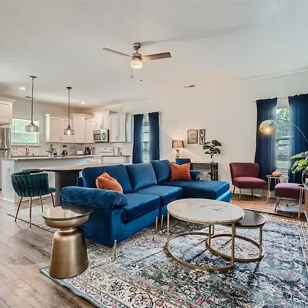 Holiday home 3br Luxury Near Uptown King Bed Workspace *