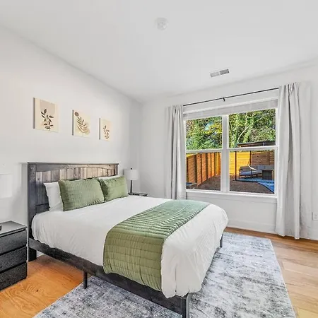 Modern 4br Retreat In Uptown! *