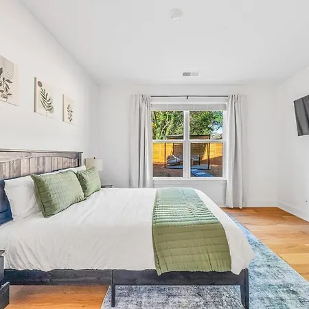 Modern 4br Retreat In Uptown! * Charlotte