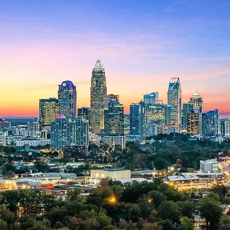 Modern 4br Retreat In Uptown! Holiday home