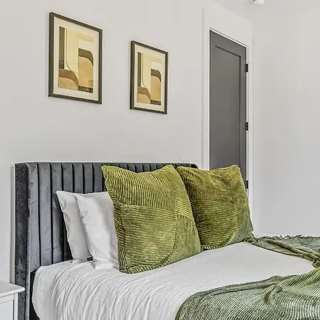 Holiday home Modern 4br Retreat In Uptown! *