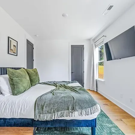 Modern 4br Retreat In Uptown! Holiday home Charlotte