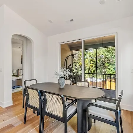Modern 4br Retreat In Uptown! Holiday home *