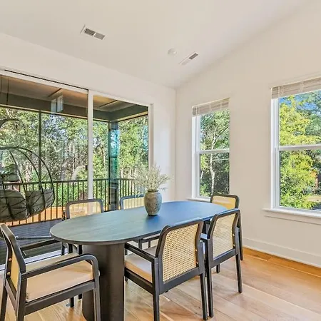 Holiday home Modern 4br Retreat In Uptown!