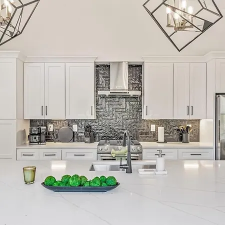 Modern 4br Retreat In Uptown! * Charlotte