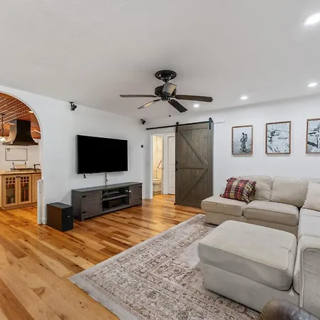 2 Bed Sleeps 4 With Free Parking Apartment *