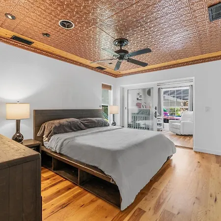 2 Bed Sleeps 4 With Free Parking Apartment Charlotte