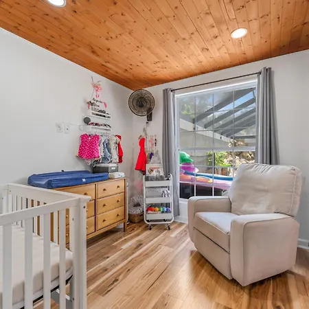 Apartment 2 Bed Sleeps 4 With Free Parking *
