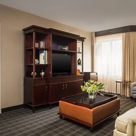 Sheraton Airport Hotel 4*