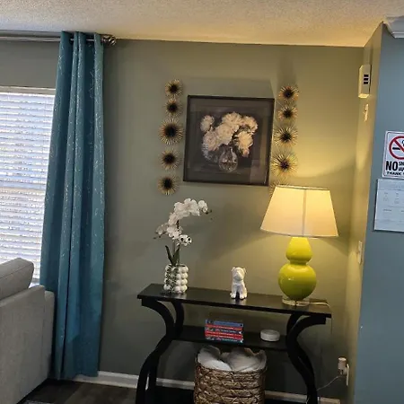 Spacious Near Up-town And Clt Airport