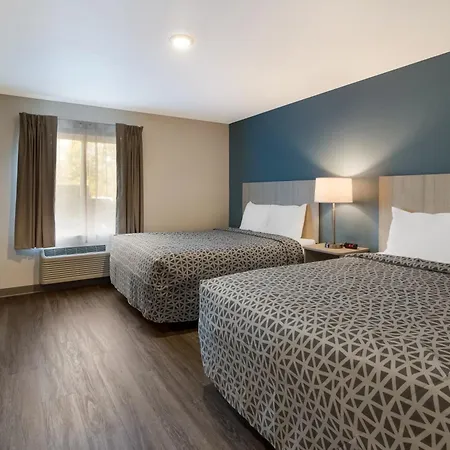 Hotel Woodspring Airport 3*