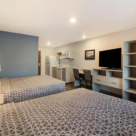 Hotel Woodspring Airport 3*