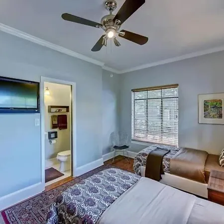 Elegant 2br With Covered Patio Charlotte
