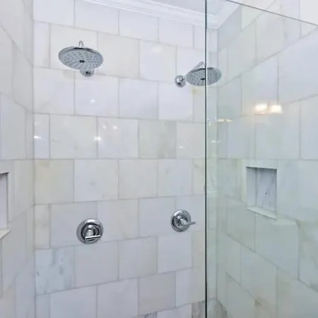 Elegant 2br With Covered Patio Charlotte