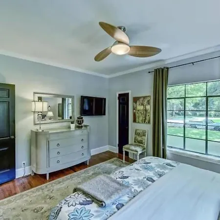 Holiday home Elegant 2br With Covered Patio *