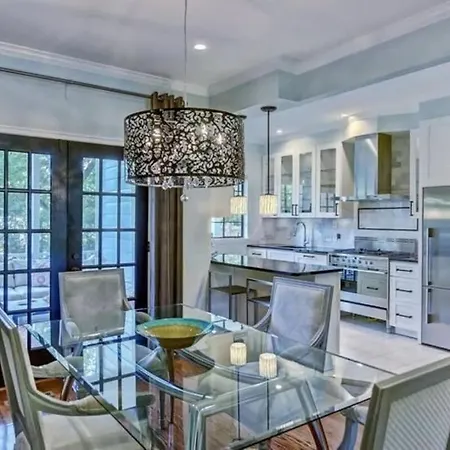 Elegant 2br With Covered Patio