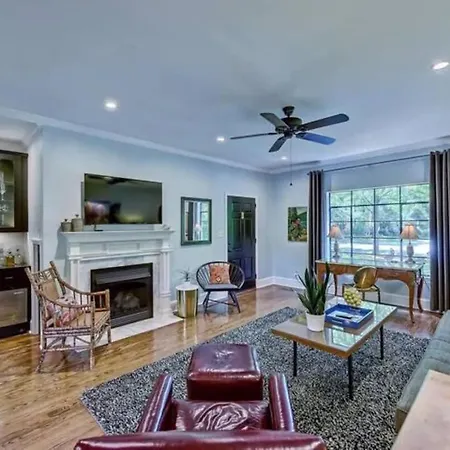 Elegant 2br With Covered Patio Charlotte