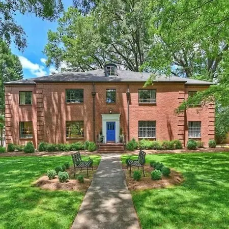 Elegant 2br With Covered Patio Holiday home