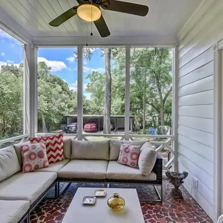 Holiday home Elegant 2br With Covered Patio
