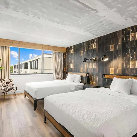 Red Lion Hotel 3*
