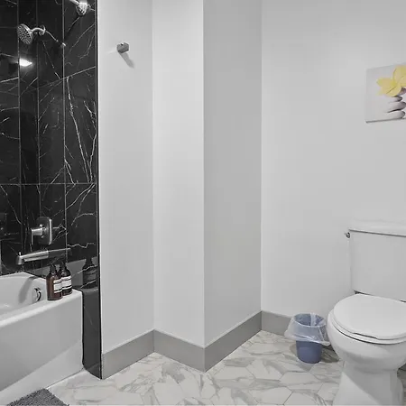 Apartment Cozy Urban Getaway - Free Parking, Gym, Stadium