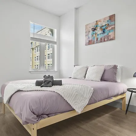Cozy Urban Getaway - Free Parking, Gym, Stadium Apartment *