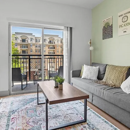 Cozy Urban Getaway - Free Parking, Gym, Stadium