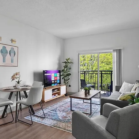 Cozy Urban Getaway - Free Parking, Gym, Stadium Apartment *