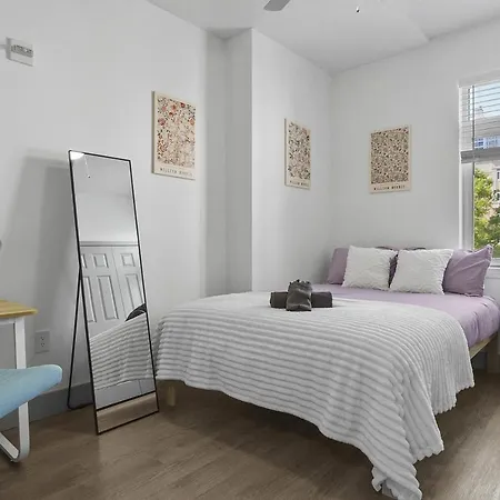 Cozy Urban Getaway - Free Parking, Gym, Stadium Apartment Charlotte