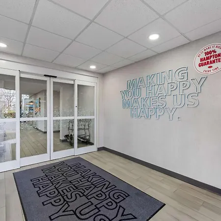 Hampton & Charlotte-airport Hotel 3*