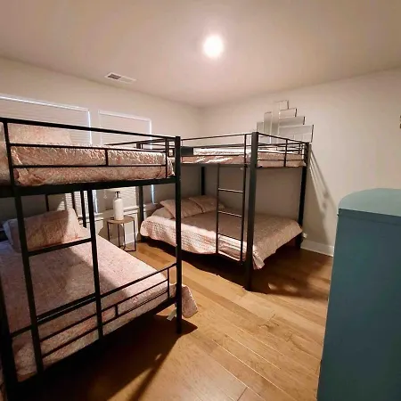 Ultimate Downtown Oasis, 10 Guests Holiday home Charlotte