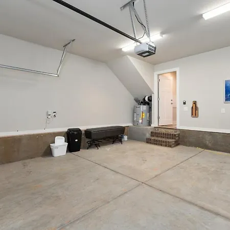 Ultimate Downtown Oasis, 10 Guests Holiday home Charlotte