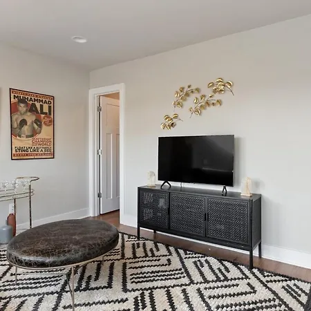 Ultimate Downtown Oasis, 10 Guests *