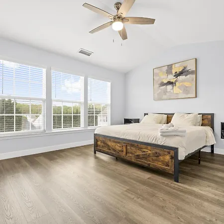 3br Family Retreat With Modern Comforts Apartment *