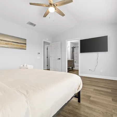 3br Family Retreat With Modern Comforts Charlotte