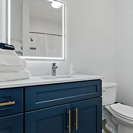 Chic - 5 Min Dt, Gym, Parking, W-d - Sleeps 6 *