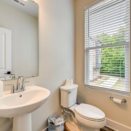2 Mi To Dtwn Charlotte: Unit W/ Rooftop Deck! Charlotte
