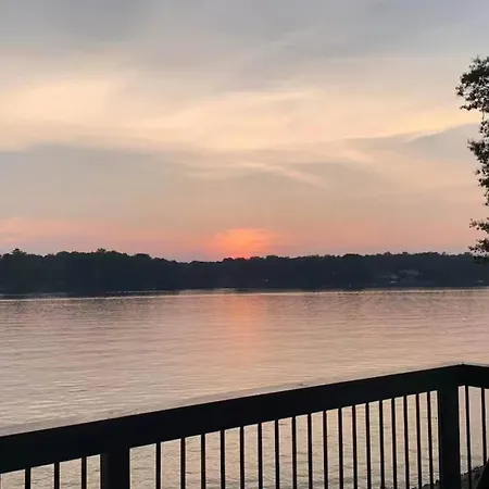 Sunset Shores Retreat Holiday home Charlotte