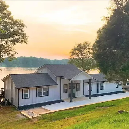 Sunset Shores Retreat * Charlotte