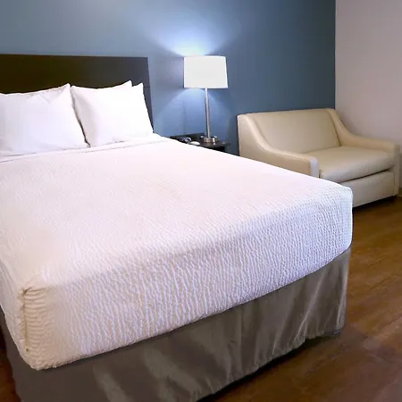 Hotel Woodspring Airport