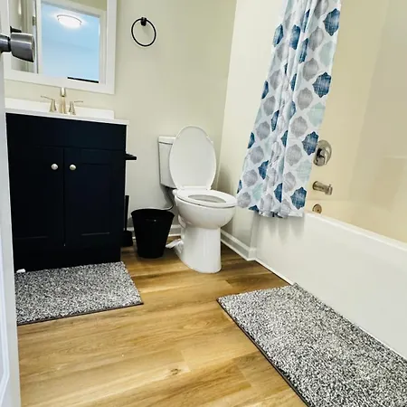 Vacay Escape, Private In With Shared Common Spaces Homestay *