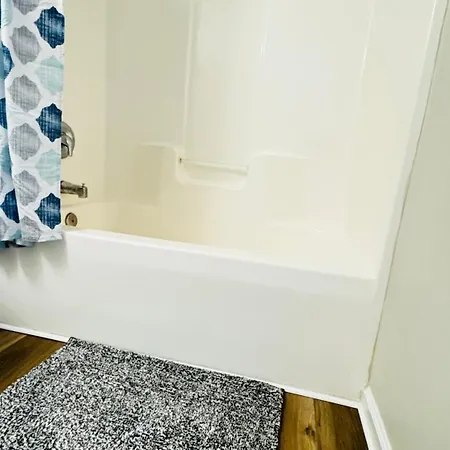 Vacay Escape, Private In With Shared Common Spaces Homestay *