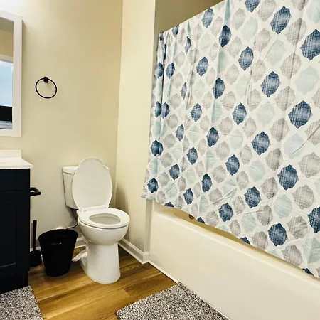 Vacay Escape, Private In With Shared Common Spaces Homestay *