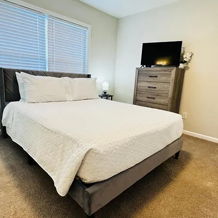 Vacay Escape, Private In With Shared Common Spaces Charlotte
