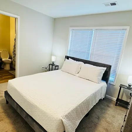Vacay Escape, Private In With Shared Common Spaces