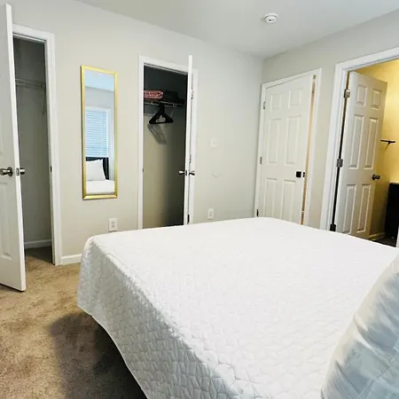 Vacay Escape, Private In With Shared Common Spaces * Charlotte