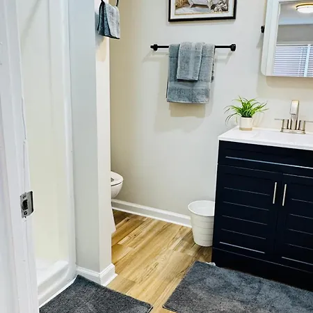 Homestay Vacay Escape, Private In With Shared Common Spaces Charlotte